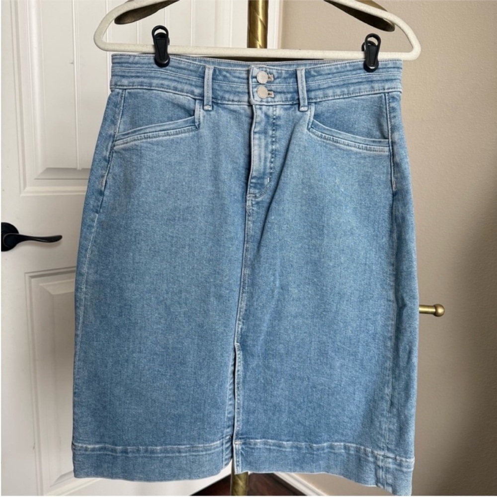 🎉3 For $15....Ann Taylor Light Blue Denim Skirt